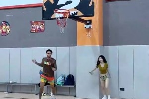 都不懂憐香惜玉??！小伙們面對美女防守，個(gè)個(gè)都真打??！??