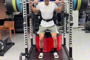 臥槽，牛X啊！曹巖這310KG深蹲什么水平？