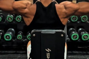 佛山現(xiàn)在不練腿了？這字母哥粉絲有點瘋狂了把？瘋狂背打垃圾桶