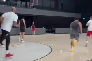 繼續(xù)磨合！申京跟范弗里特在土耳其進行5v5訓練