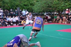 古典分衛(wèi)打法！國產(chǎn)科蜜1v1大戰(zhàn)國產(chǎn)喬蜜 后仰跳投美如畫！