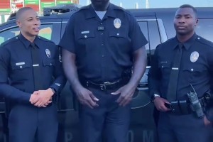 老冤家了哈！奧尼爾身穿警服第一件事就是：派人去收拾巴克利~