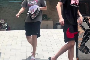 任駿威任駿飛兩兄弟同時現(xiàn)身廣東宏遠俱樂部，你分得清嗎????