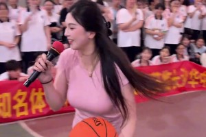 當(dāng)我跟我老婆說用奧尼爾投進(jìn)三分給她一百塊時...