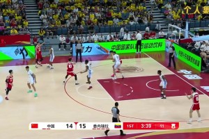 中國男籃最亮眼的球員！王俊杰獨得16分，打球風格獨樹一幟！