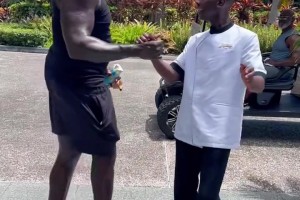 感覺奧尼爾又瘦了好多！而且他的腿竟然這么細(xì)！