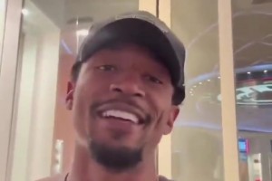 1米7能扣矮框也很強(qiáng)了！國寶曬扣籃視頻：身高矮不是借口！