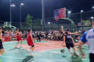 不是姐妹你韋德啊？這突破速度接背運(yùn)太絲滑了?