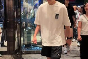 帥歸帥，但是這一下楊總多少還是有點心疼的??