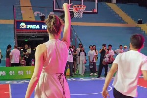 這就是所謂的人美腿長球技好吧！