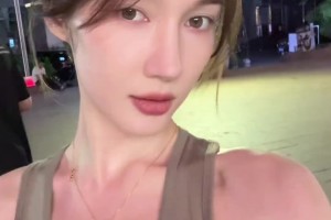 楊政女友孟雅芳曬自拍：沒帶頭繩也沒事??