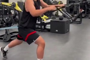 火箭全明星申京休賽期揮汗如雨，下賽季能突破首輪嗎??????