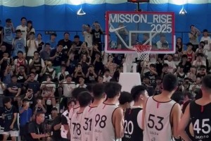 莫蘭特的父親也現(xiàn)身中國行，這出場動(dòng)作看著太有喜感了！