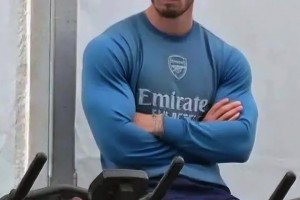 大超？哈佛茨增肌上癮，從曾經(jīng)的“細(xì)狗”，變成肌肉猛男??