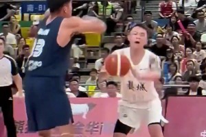 浙BA金華賽區(qū)決賽現(xiàn)場婺城隊(duì)13號(hào)方晨的絕佳傳球被稱為球場華爾茲