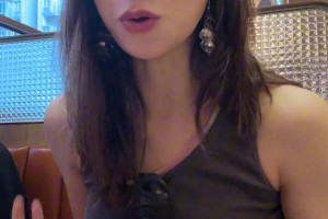 退錢姐現(xiàn)在這么漂亮啊，還在茶餐廳吃飯遇到了索博和柯?tīng)柨似??