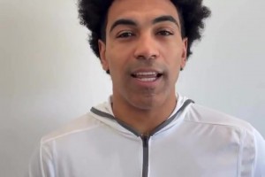 ???。亢撕笮l(wèi)文森特把胡子剃光了！悍將氣質(zhì)瞬間消失啊??