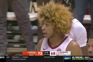 當(dāng)年人稱金毛獅王！火箭新援戴維森這爆發(fā)力??走著走著就隔扣了