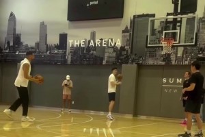 頂級3D的手感還在！克萊-湯普森嘗試左手投籃連進(jìn)10個(gè)球??