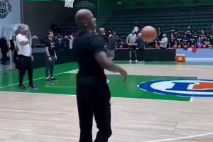 保羅向文班亞馬傳授后撤步三分技術(shù)，后者一學(xué)就會！