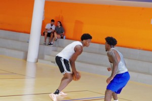 美式單挑！火箭阿門和戴維恩-米切爾5秒進(jìn)攻限時(shí)激烈單挑