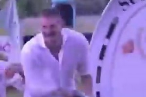 差異太大了哈！約基奇NBA奪冠時(shí)和自己的馬奪冠時(shí)的慶祝畫(huà)面~