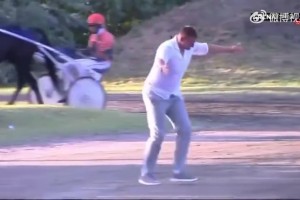 希爾德空降西安，現(xiàn)場(chǎng)夾道歡迎的粉絲還是相當(dāng)多的