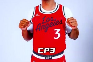 保羅拍攝快船定妝照！不得不說，這快船3號還是老船長穿著順眼