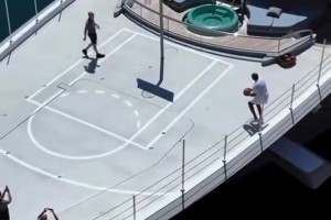 A史密斯此前：詹姆斯所處時(shí)代對(duì)抗像棉紙巾，喬丹時(shí)期對(duì)抗激烈！