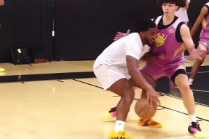 開拓者隊記：楊瀚森雖然不會英語，但他上場敢指揮，隊友也聽得懂