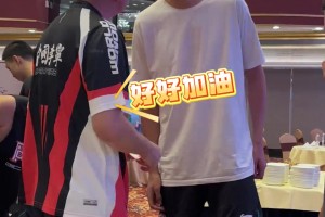 廣東男籃為杜峰慶祝生日 杜峰與徐昕握手和好