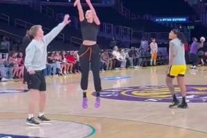 因ACL傷停13個(gè)月的庫(kù)里教妹布林克復(fù)出??這熱身狀態(tài)不錯(cuò)啊