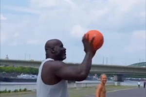 這出手怎么有點(diǎn)像約老師??奧尼爾連續(xù)17投0中！筐都快砸壞了