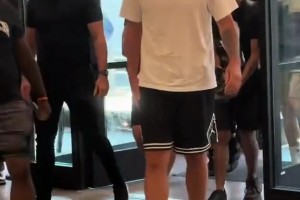 東契奇參加活動正面視角 這身材你怎么看