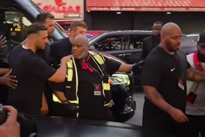 8.2號我們一起期待哈登今年會以什么皮膚出現(xiàn)??