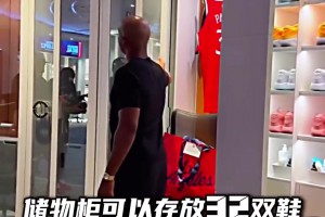 快船這更衣室誰看了不迷糊啊