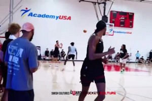 伊森打野球簡直不要太輕松啊