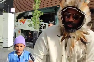 歐文這造型還挺獨(dú)特！