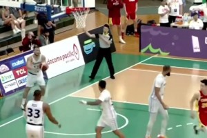 楊瀚森打國(guó)際賽時(shí)候是真的強(qiáng)??！