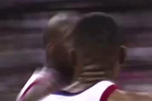 炮哥老當(dāng)益壯！保羅背運(yùn)后轉(zhuǎn)身銜接后仰跳投，這套連招真的帥??！