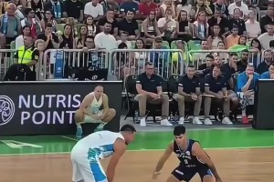 太強(qiáng)了！楊毅此前談東契奇的爆炸天賦：18歲已經(jīng)名滿天下了~