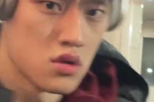 曾凡博此前給球迷簽名，女粉絲：啊啊啊，見到真人了，帥死我了??