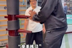 金州新增一名武將！71歲成龍手把手教巴特勒打木人樁????