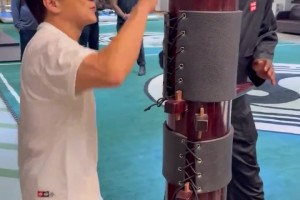 巴特勒中國行香港站，成龍親自傳授功夫