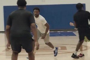 說(shuō)話的是老詹嗎？布朗尼與今年的10號(hào)秀馬魯阿奇一起訓(xùn)練~