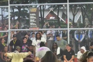 莫蘭特看到菲律賓球迷跳自己的慶祝舞蹈忍不住了??