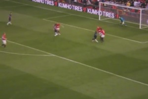 溫格曼聯(lián)主場怒踢水瓶被罰上看臺！看臺上的溫格——君臨天下！