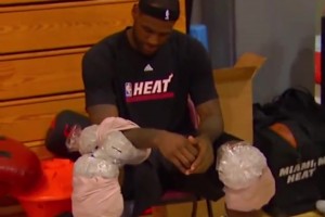 詹姆斯早先養(yǎng)生被韋德吐槽像35歲，沒想到他已經(jīng)打到40歲了