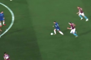 以前切爾西打不開局面，把球傳給阿扎爾就完事了！