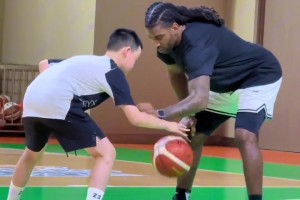 曾經(jīng)的天之驕子，如今的遼籃青訓(xùn)助理教練！梅奧真的毫無保留~